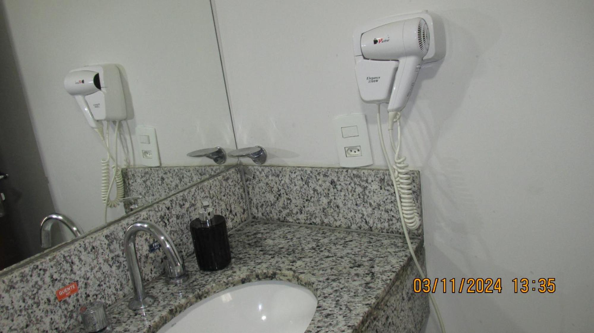 Apartamento Solteiros Ou Casal Na Barra Olimpica